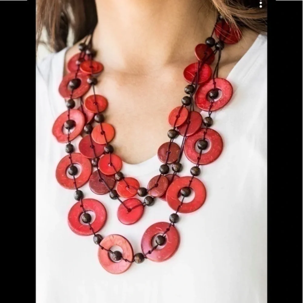 Red wooden beaded necklace and earring set - Picture 6 of 8